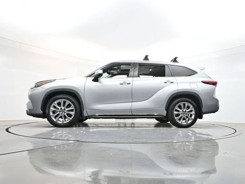 Used 2021 Toyota Highlander Limited AWD/4WD image 43