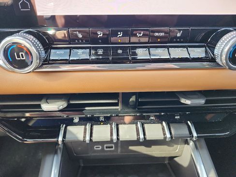 New 2026 GMC Canyon AT4 image 13