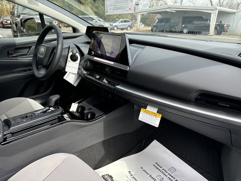 New 2024 Toyota Prius LE image 33