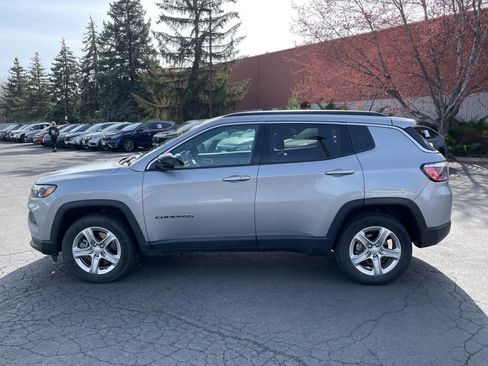 Used 2024 Jeep Compass Latitude image 2