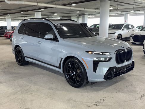 Used 2025 BMW X7 xDrive40i w/ M Sport Package AWD/4WD image 1