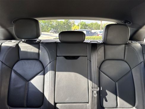 Used 2023 Porsche Macan Turbo image 19