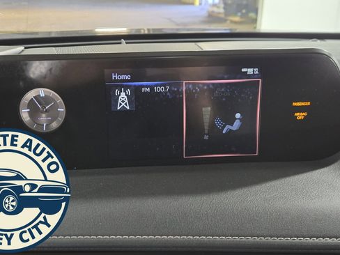 Used 2021 Lexus UX 200 image 13