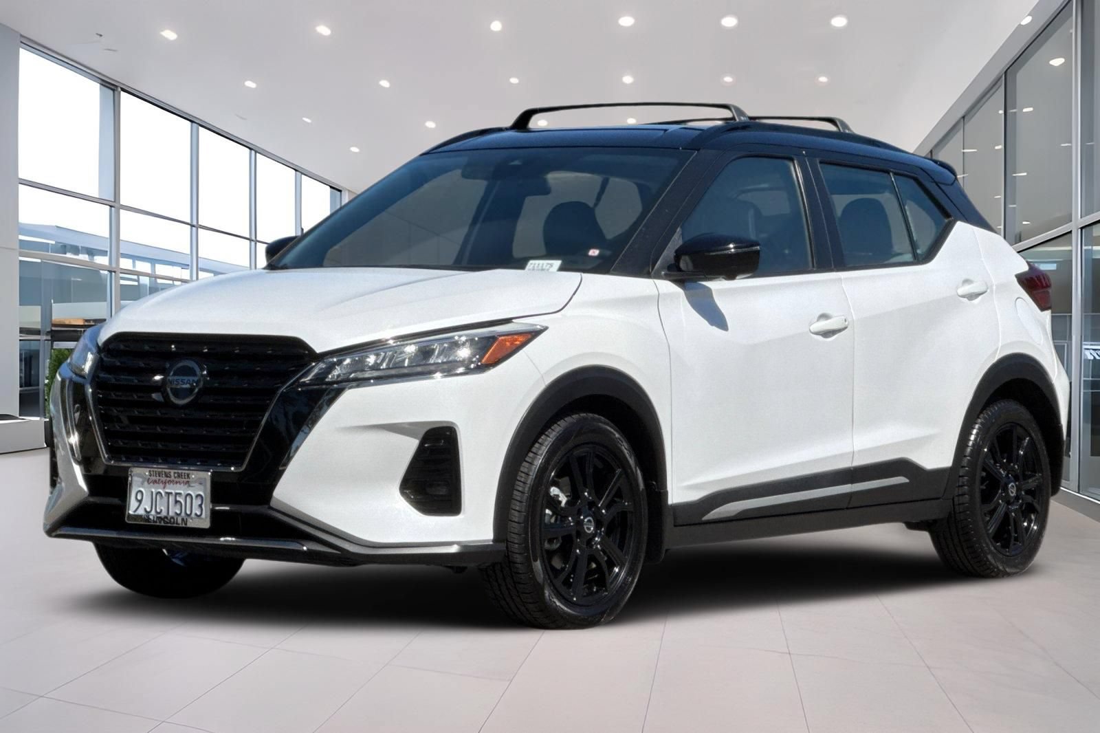 Used 2021 Nissan Kicks SR w/ SR Premium Package FWD image 8
