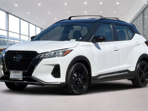 Used 2021 Nissan Kicks SR w/ SR Premium Package FWD image 8