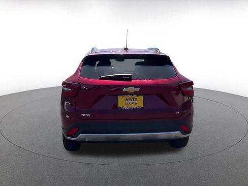 Used 2025 Chevrolet Trax LT w/ LT Convenience Package image 12
