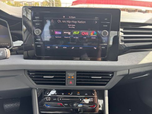 Used 2025 Volkswagen Jetta SE image 18