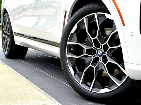 New 2026 BMW X7 xDrive40i w/ Executive Package image 2