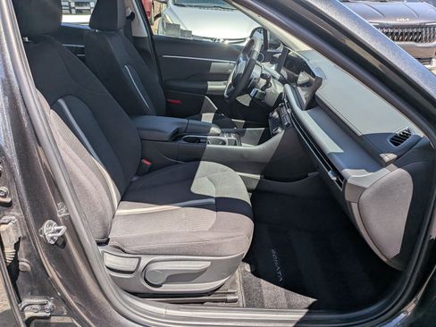 Used 2025 Hyundai Sonata SEL FWD image 31