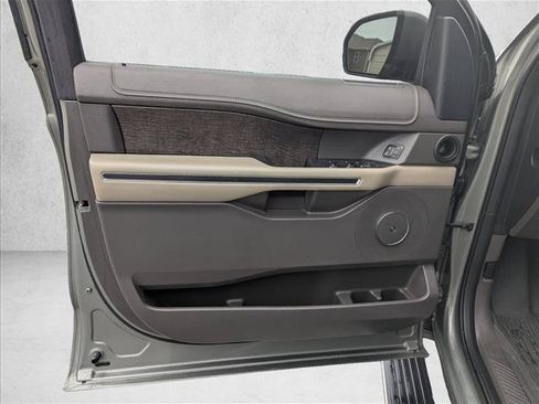 Used 2019 Ford Expedition Limited w/ Equipment Group 301A RWD image 23