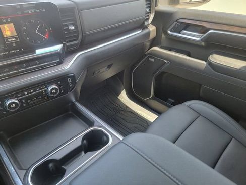 Used 2025 GMC Sierra 3500 SLT w/ SLT Premium Package AWD/4WD image 29