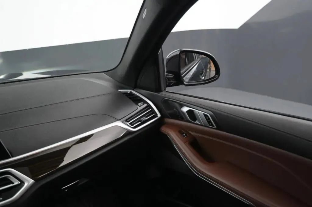 Used 2020 BMW X5 xDrive40i w/ M Sport Package AWD/4WD image 31