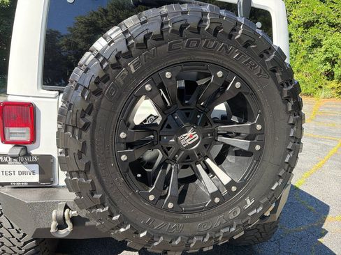 Used 2016 Jeep Wrangler Unlimited Sahara w/ Connectivity Group AWD/4WD image 15