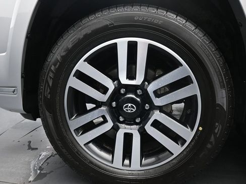 Used 2023 Toyota 4Runner Limited image 14