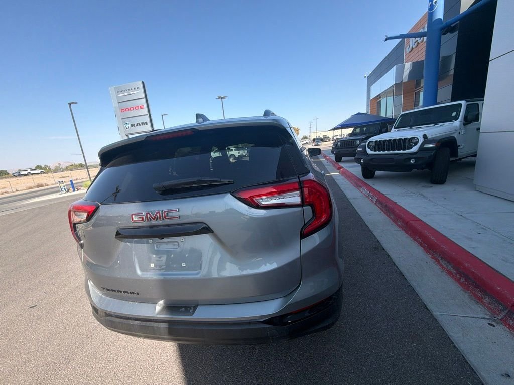 Used 2023 GMC Terrain SLE w/ Elevation Edition FWD image 13