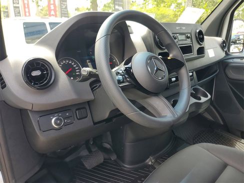 Used 2025 Mercedes-Benz Sprinter 2500 image 16