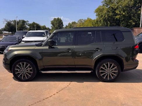 Used 2024 Lexus GX 550 w/ Accessory Package (2T) AWD/4WD image 4