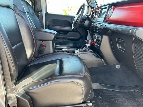 Used 2019 Jeep Wrangler Unlimited Rubicon w/ Cold Weather Group AWD/4WD image 32
