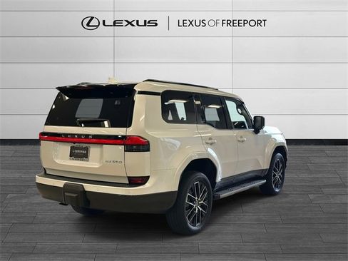 Used 2024 Lexus GX 550 image 3
