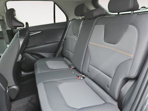 Used 2025 Kia Niro LX image 13