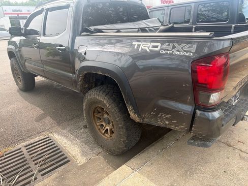 Used 2019 Toyota Tacoma TRD Off-Road AWD/4WD image 5