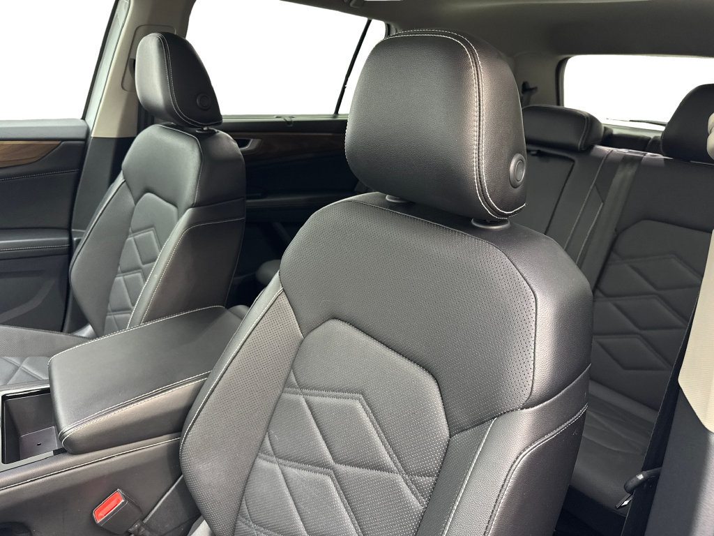 Used 2024 Volkswagen Atlas SE w/ Panoramic Sunroof Package FWD image 28