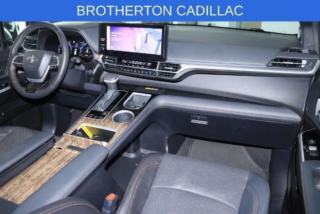 Used 2025 Toyota Sienna Platinum AWD/4WD image 29