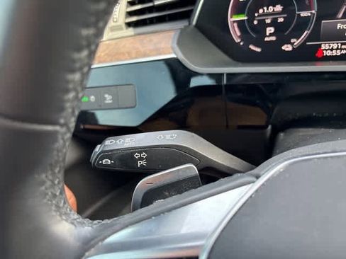Used 2022 Audi e-tron Premium image 17
