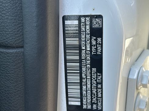Used 2016 Jeep Renegade Latitude FWD image 28