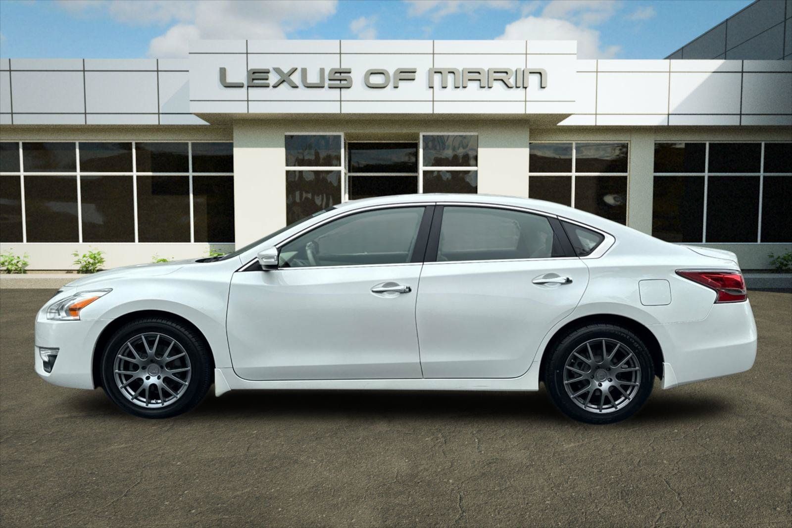 Used 2014 Nissan Altima 2.5 SV w/ Convenience Package FWD image 2