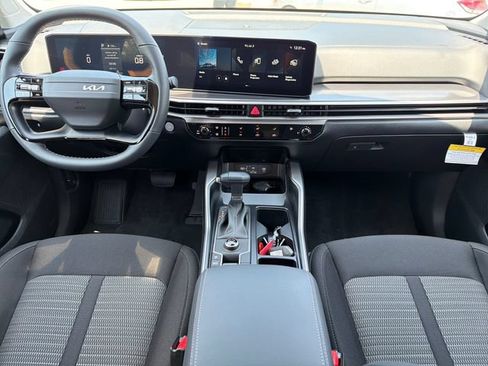 New 2026 Kia Sorento LX FWD image 9