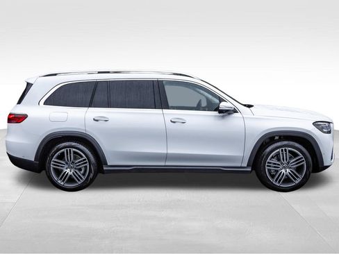 Used 2024 Mercedes-Benz GLS 450 4MATIC image 3