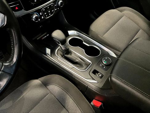 Used 2022 Chevrolet Traverse LT image 21