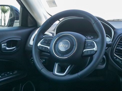 Used 2021 Jeep Compass Latitude FWD image 14