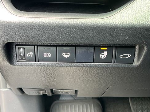 Used 2020 Toyota RAV4 XLE Premium AWD/4WD image 28