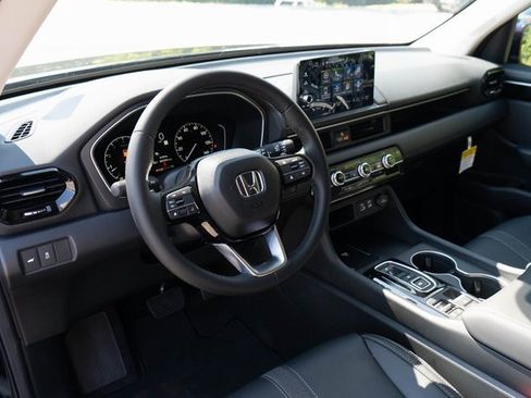 New 2025 Honda Pilot EX-L image 3