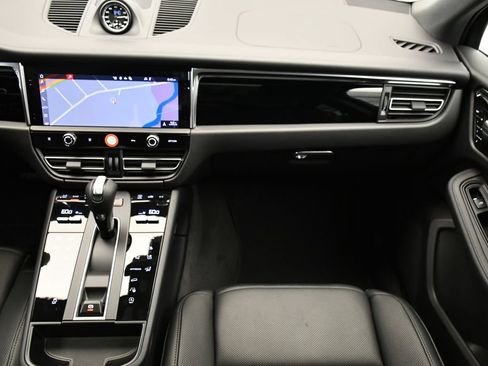 Certified 2026 Porsche Macan AWD/4WD image 23