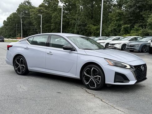 Used 2024 Nissan Altima 2.5 SR FWD image 9