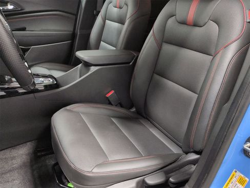 Used 2024 Chevrolet Trax RS w/ Sunroof Package image 17