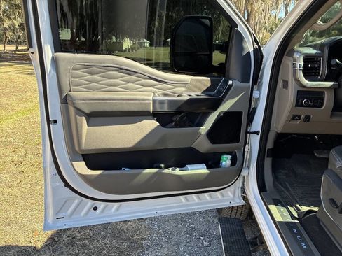 Used 2025 Ford F350 Platinum w/ Platinum Plus Package image 25