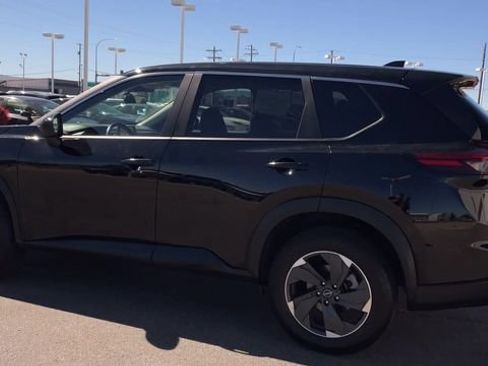 Used 2025 Nissan Rogue SV AWD/4WD image 7