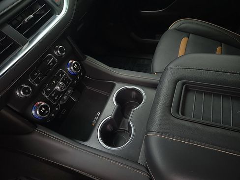 Used 2024 GMC Yukon AT4 w/ Technology Package AWD/4WD image 20