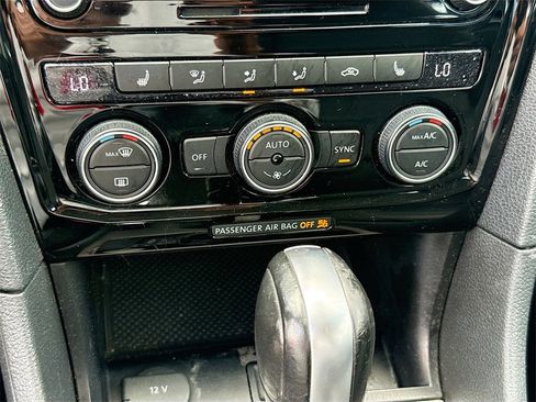 Used 2020 Volkswagen Passat 2.0T SE image 17