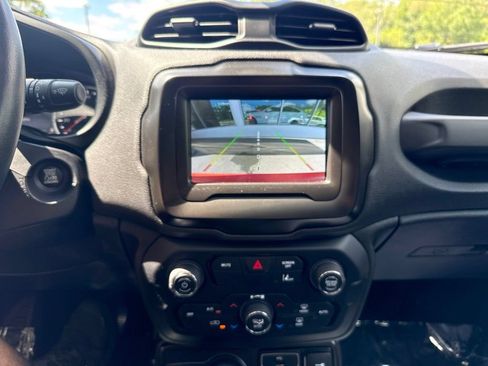 Used 2021 Jeep Renegade Latitude AWD/4WD image 17
