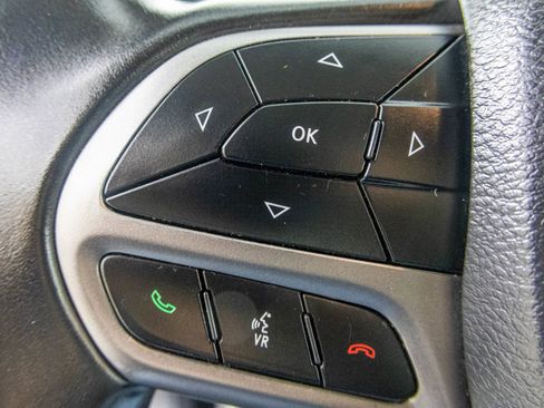 Used 2019 Jeep Cherokee Latitude Plus image 30