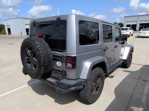 Used 2017 Jeep Wrangler Unlimited Sahara AWD/4WD image 8