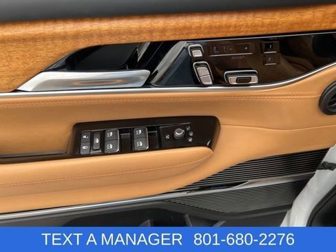 Used 2022 Jeep Grand Wagoneer Series III w/ Rear Seat Video Group 1 AWD/4WD image 18