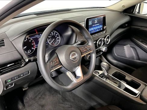 Used 2025 Nissan Sentra SV FWD image 10