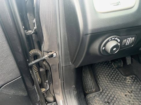 Used 2020 Jeep Compass Latitude image 33