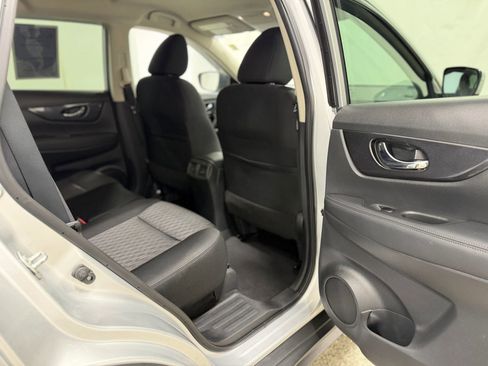 Used 2018 Nissan Rogue SV image 29